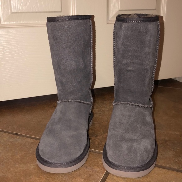 Koolaburra Boots made by UGG - Picture 2 of 3